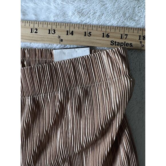 Womens wide crop pants Tan size Large pleated silky Minimalist preppy NWT - Picture 3 of 8